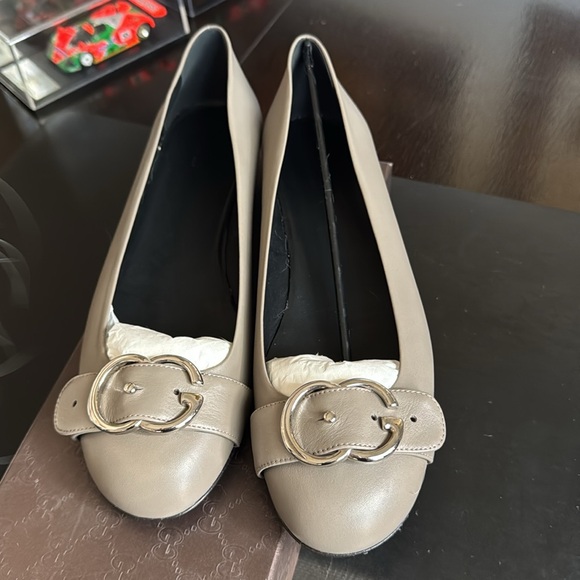 New Never Worn Gucci Flats - Picture 1 of 9